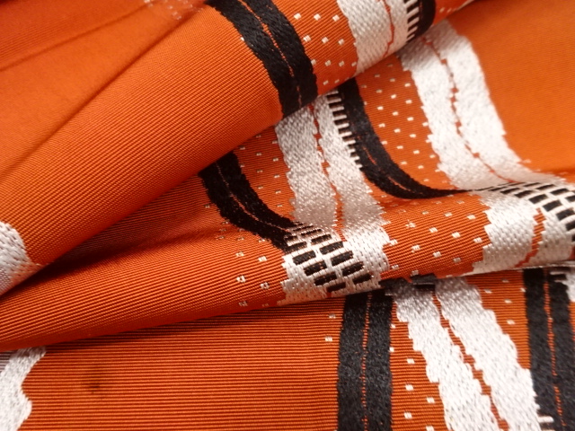  アンティーク　よろけ縞模様織り出し　八寸帯地反物